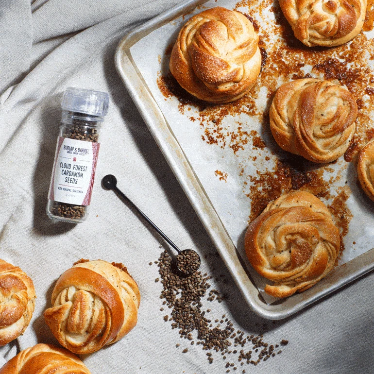 Burlap & Barrel Cloud Forest Cardamom Seeds 4 Burlap & Barrel Cloud Forest Cardamom Seeds - Image 4